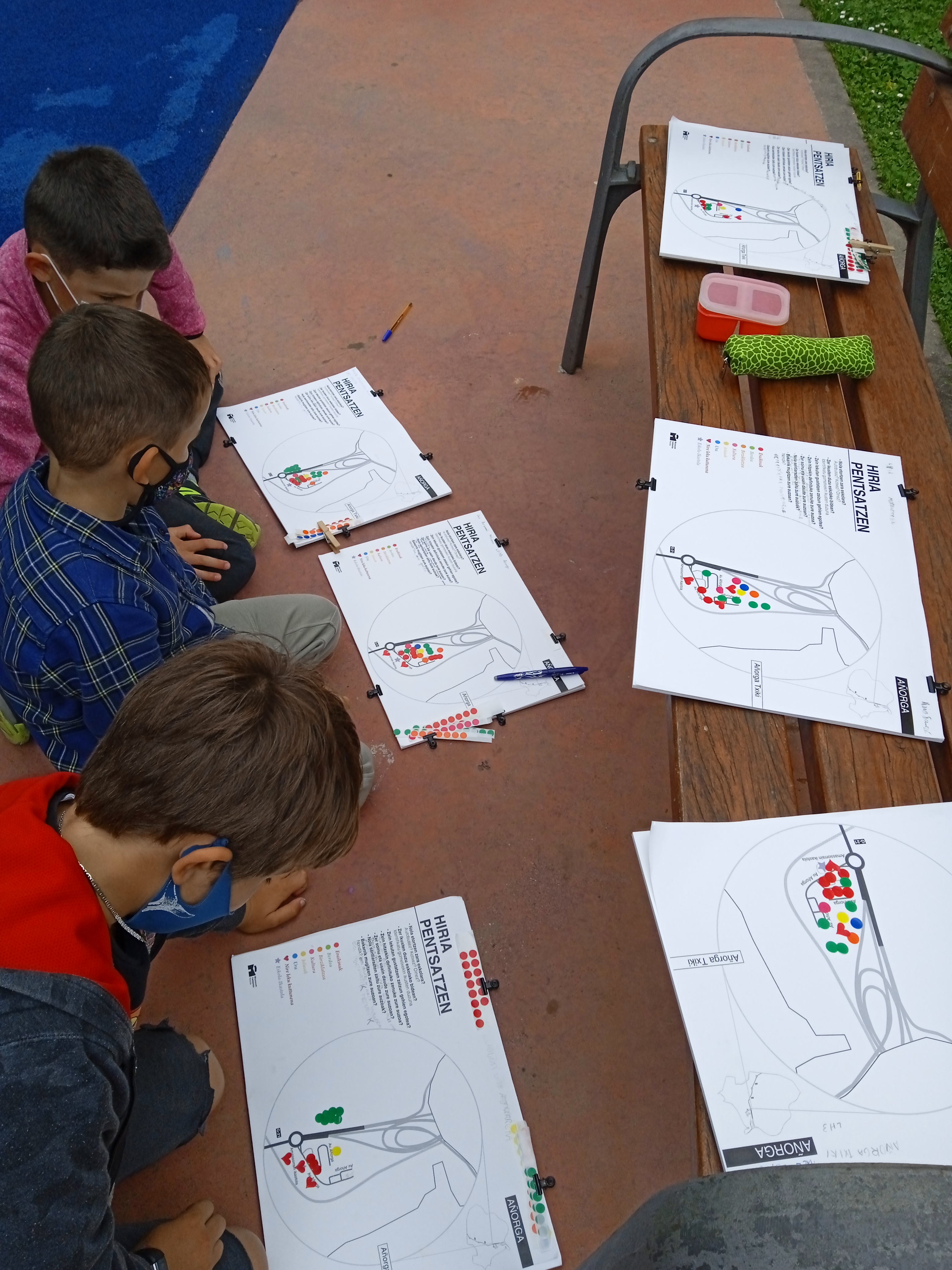 Más de 200 escolares, con edades comprendidas entre los 6 y los 12 años, participan en el proyecto “Pensar la ciudad” que el Museum Cemento Rezola, propiedad de Cementos Rezola-HeidelbergCement.